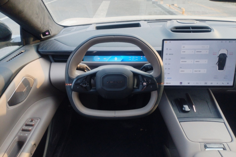 领克Z10 2024款 95kWh 702km四驱智驾Ultra中控内饰13