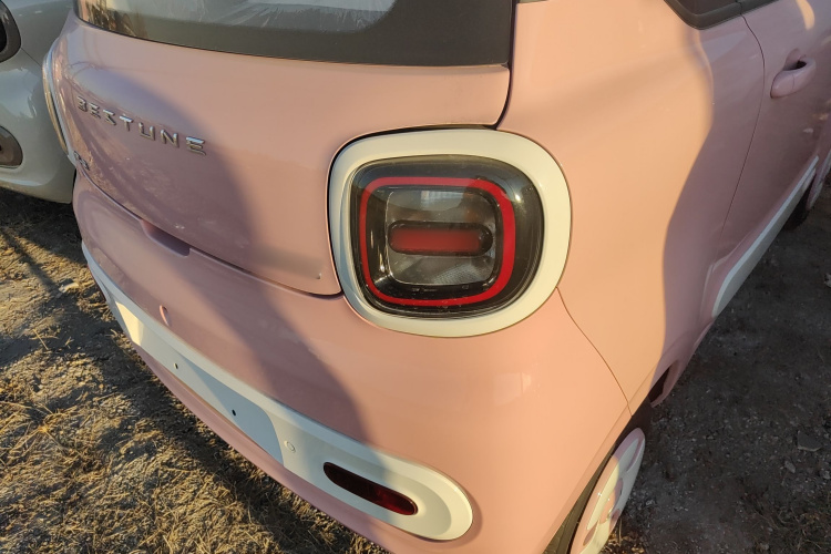 奔腾小马 2026款 222km 萌趣马 Plus车身外观9