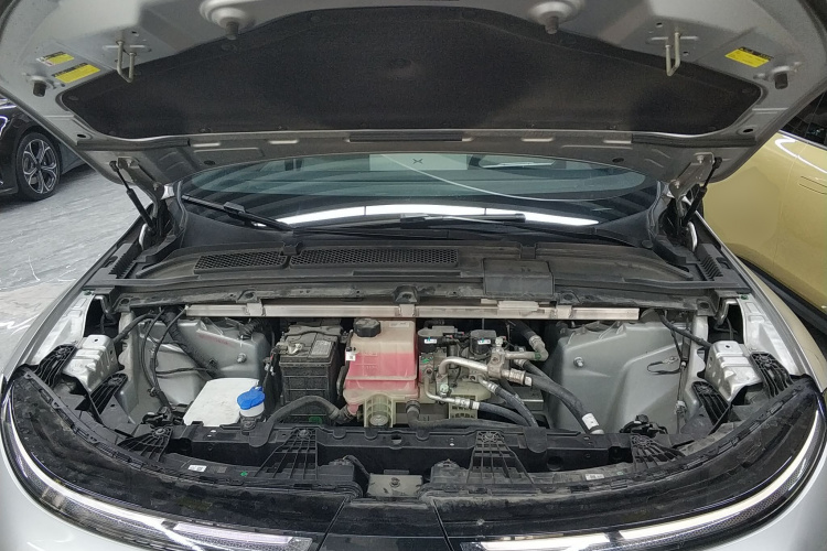 小鹏G6 2023款 580 长续航 Pro机舱底盘24