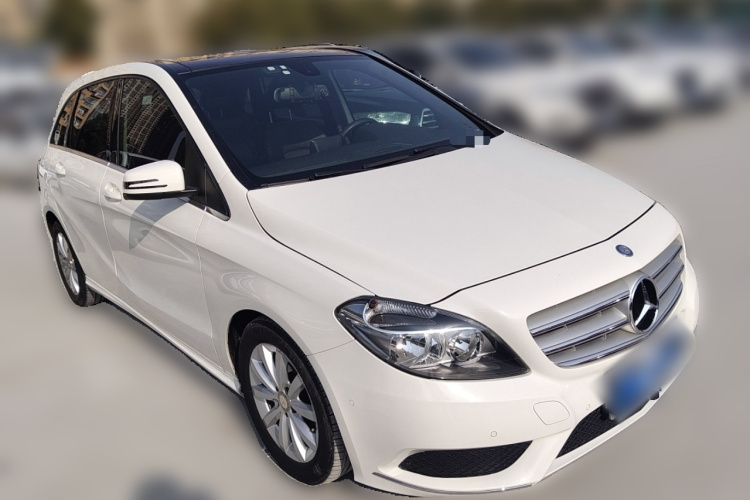 奔驰B级 2012款 B 180车身外观3