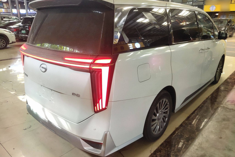 广汽传祺 传祺M8 2023款 宗师系列 400T 至尊版车身外观6005