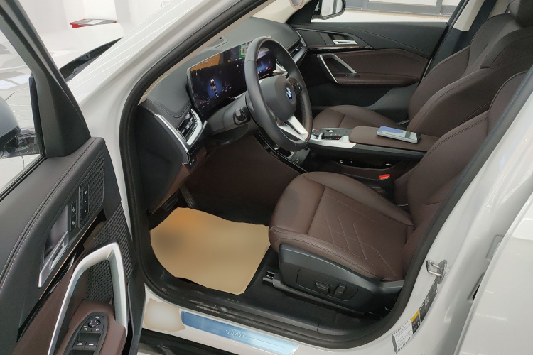 宝马iX1 2023款 eDrive25L X设计套装中控内饰20