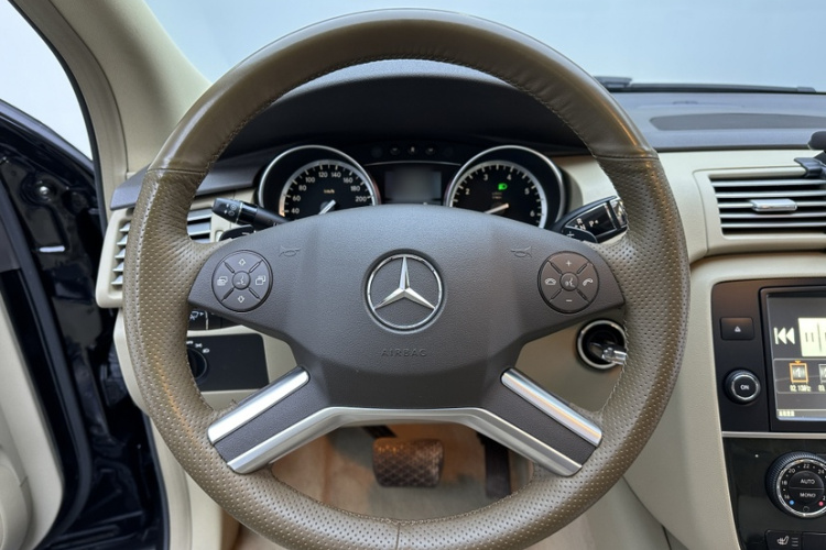 奔驰R级 2017款 R 320 4MATIC 商务型臻藏版中控内饰7002