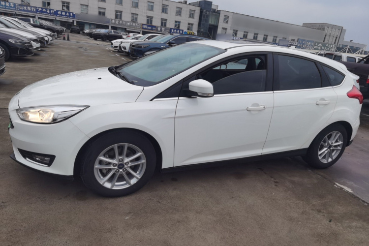 福特 福克斯 2018款 两厢经典 EcoBoost 180 自动精英型车身外观4