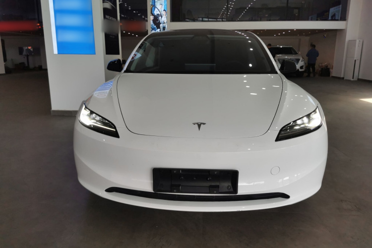 特斯拉 Model 3 2023款 后轮驱动版车身外观2