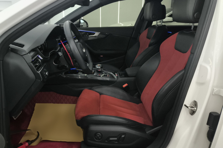 奥迪A4L 2022款 45 TFSI quattro 臻选动感型中控内饰19