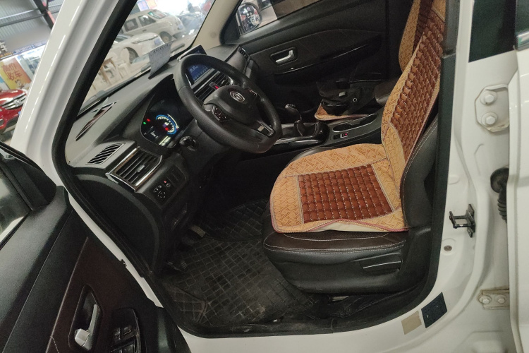 东风风光 风光370 2018款 S370 1.5L 手动豪华型 5座局部细节19