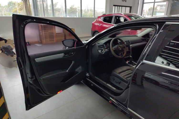 大众 帕萨特 2015款 1.8TSI DSG御尊版中控内饰20