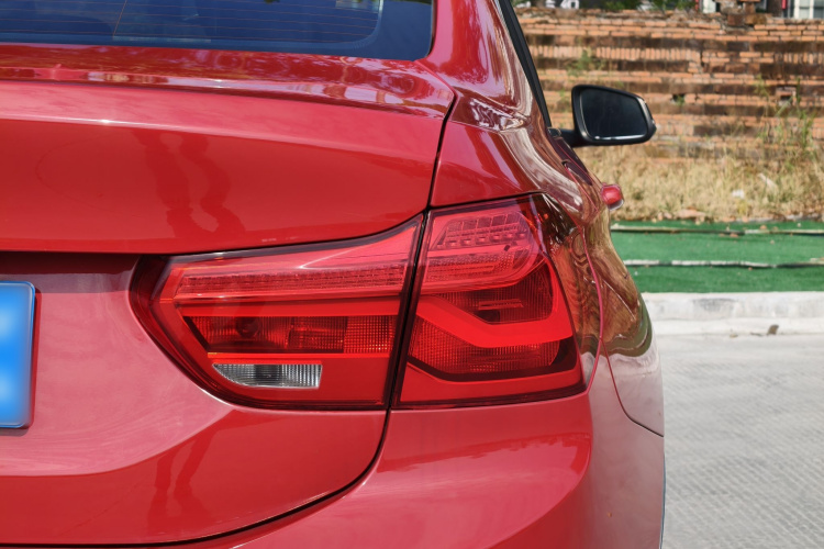 宝马1系 2018款 118i 运动型车身外观6008