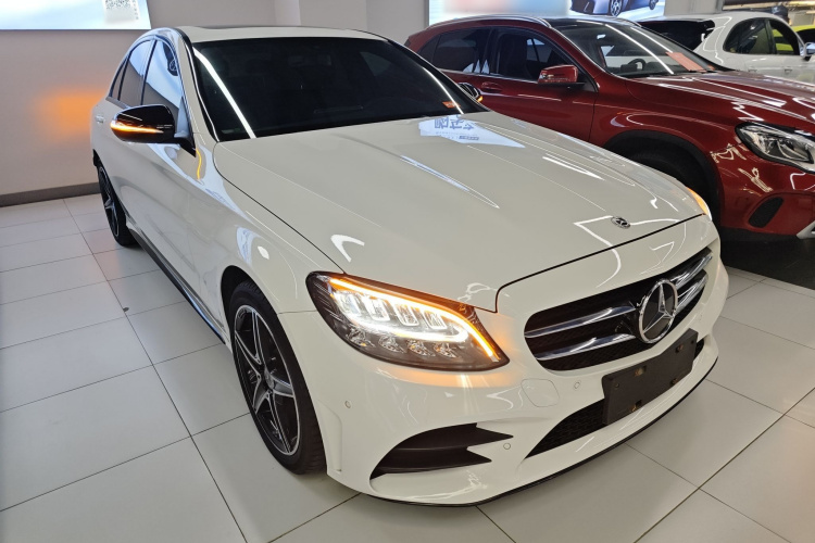 奔驰C级 2020款 改款 C 260 运动版车身外观3