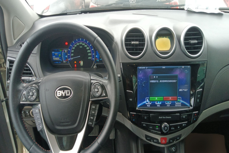 比亚迪S7 2015款 2.0T 自动尊贵型中控内饰7002