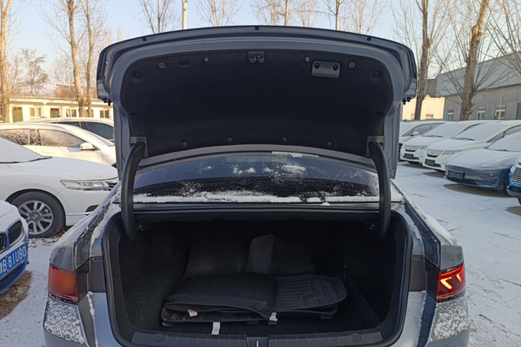 比亚迪 秦PLUS 2024款 荣耀版 DM-i 55KM领先型机舱底盘23