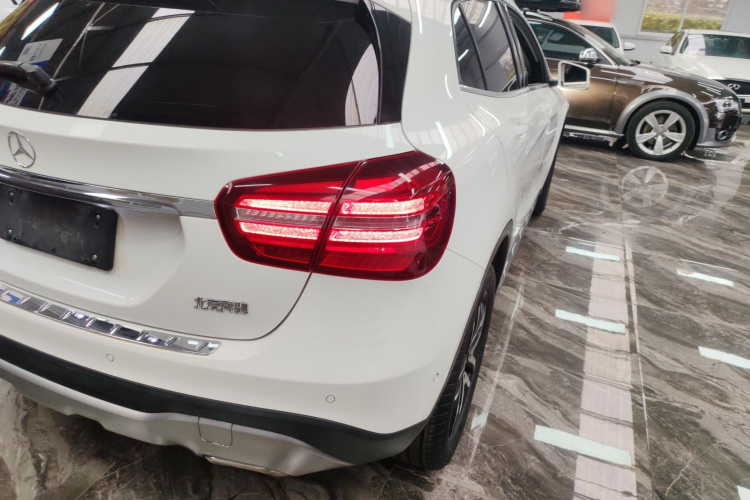 奔驰GLA 2017款 GLA 200 时尚型车身外观9