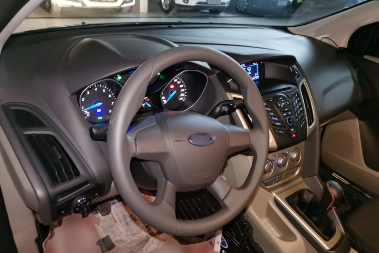 福特 福克斯 2012款 三厢 1.6L 手动舒适型中控内饰12