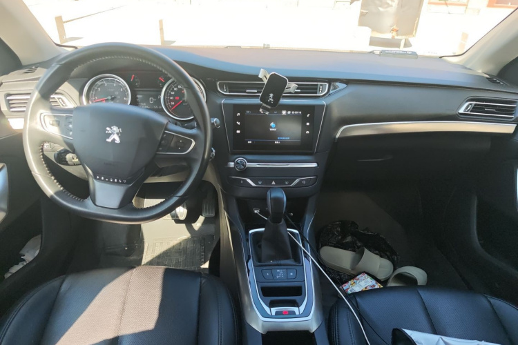 标致408 2018款 改款 350THP 自动豪华版中控内饰12