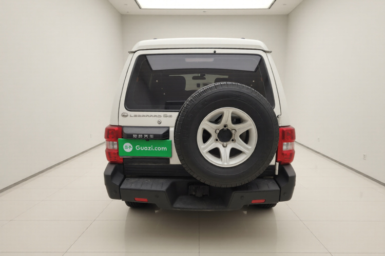 猎豹汽车 猎豹Q6 2015款 2.4L 手动四驱卓越型车身外观6