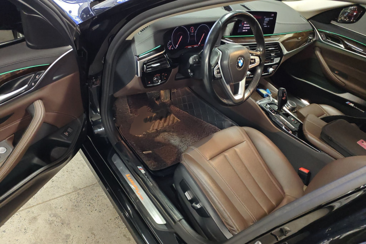 宝马5系 2019款 改款 525Li 豪华套装中控内饰20