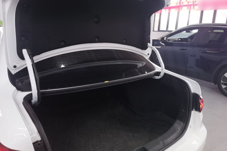 比亚迪 秦新能源 2021款 出行版机舱底盘23