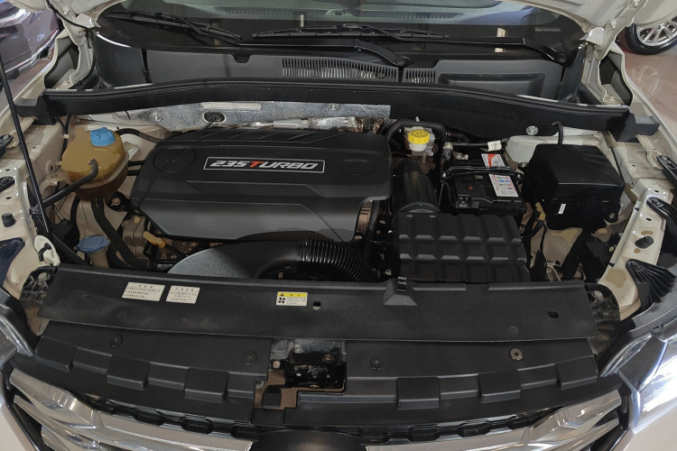 广汽传祺 传祺GS4 2018款 235T 自动两驱豪华智联百万纪念版机舱底盘24