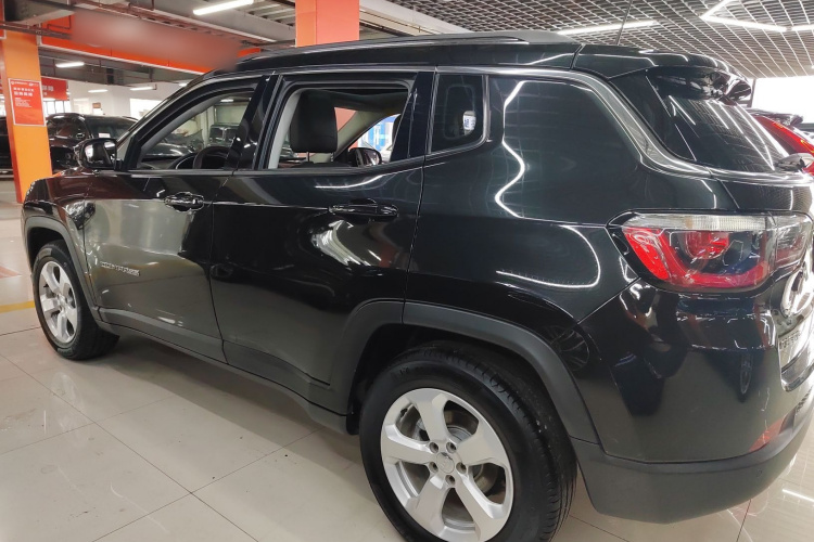 Jeep 指南者 2020款 220T 自动精英版车身外观6003