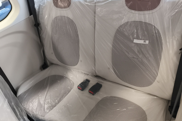 奔腾小马 2026款 222km 伶俐马中控内饰21