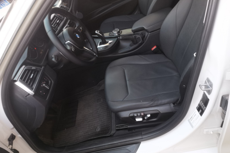 宝马3系 2016款 320Li 进取型局部细节19