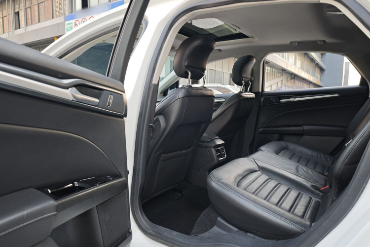 福特 蒙迪欧 2013款 1.5L GTDi180时尚型中控内饰7005