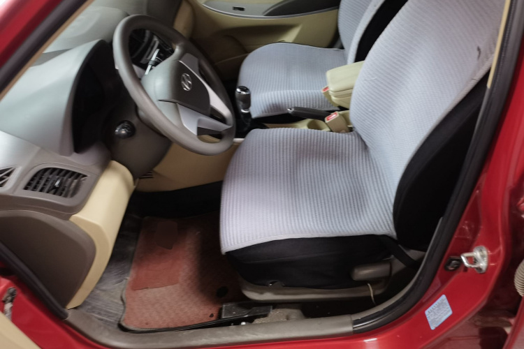 现代 瑞纳 2010款 三厢 1.4L 手动舒适型GS中控内饰19