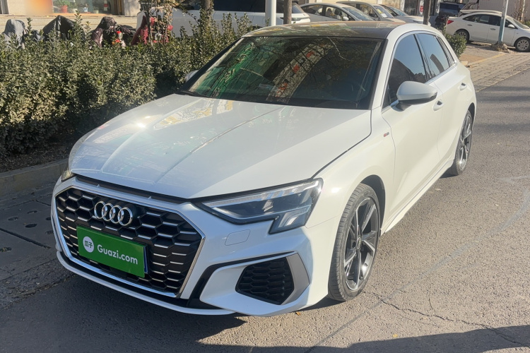 奥迪A3 2024款 Sportback 35 TFSI 时尚运动型车身外观1