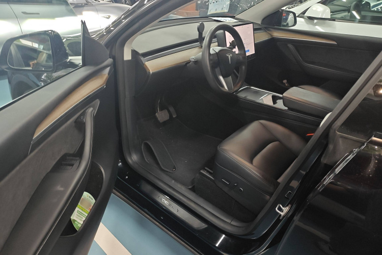 特斯拉 Model Y 2021款 长续航全轮驱动版中控内饰7003