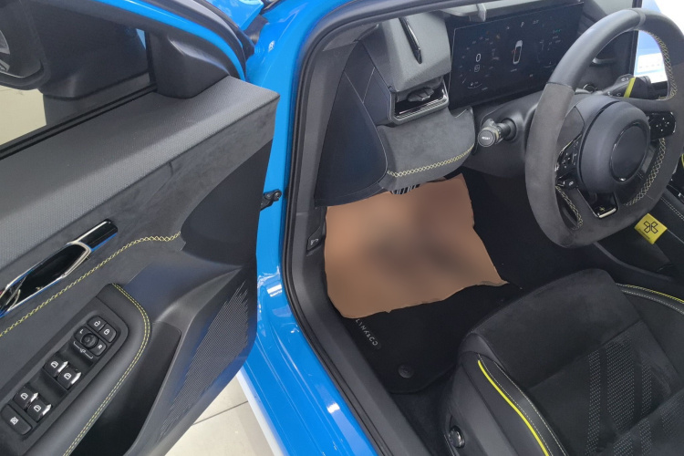 领克03 2023款 03+ 2.0TD 自动Cyan定制版性能套装中控内饰20