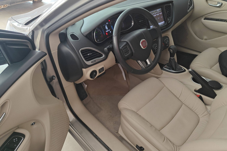 菲亚特 菲翔 2012款 1.4T 自动劲享版中控内饰20