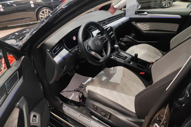 大众 迈腾 2023款 200万辆纪念版 330TSI DSG豪华型中控内饰19