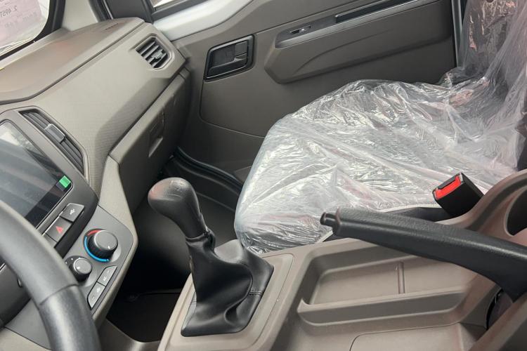 五菱汽车 五菱荣光新卡 2023款 2.0L双排加长版标准型LJM20B中控内饰7004