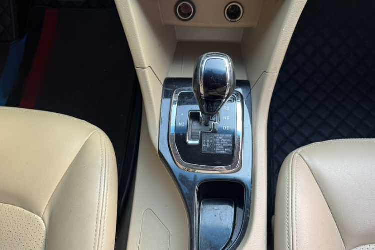 宝骏730 2016款 1.8L iAMT舒适型 7座局部细节18