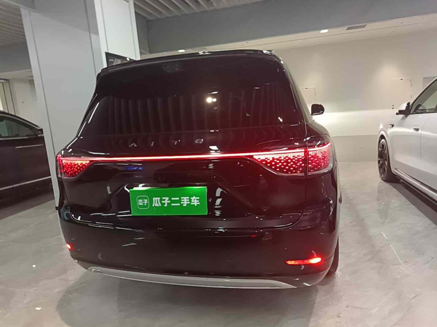 鸿蒙智行 问界M9 2025款 增程 Max版 52kWh 6座版 (192线激光雷达）(3)