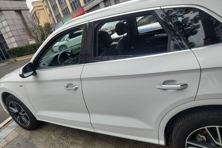 奥迪Q5L 2020款 改款 40 TFSI 荣享时尚型车身外观4