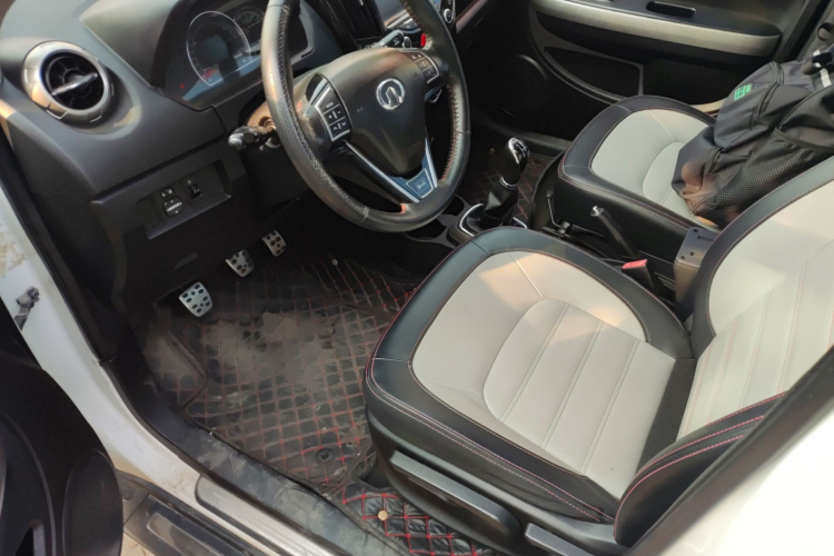 长城M4 2014款 1.5L 手动豪华型中控内饰19