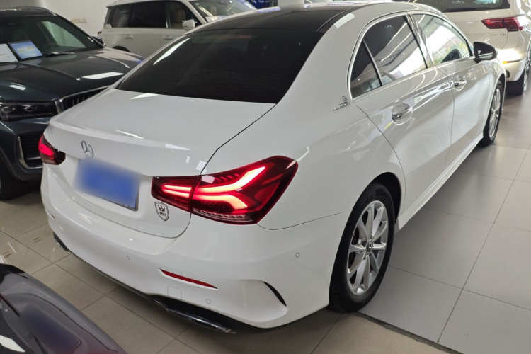 奔驰A级 2022款 改款 A 200 L 运动轿车动感型车身外观6005