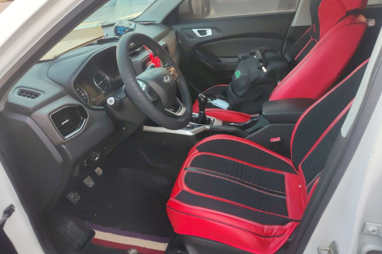 奇瑞 瑞虎5x 2019款 HERO 1.5L 手动时尚版中控内饰19