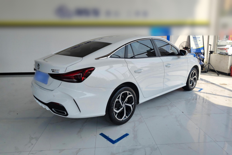 名爵 MG5 2025款 300TGI 全球旗舰版车身外观7