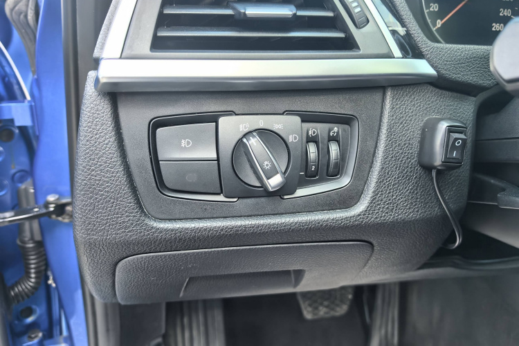 宝马3系 2019款 320Li M运动曜夜版中控内饰7009