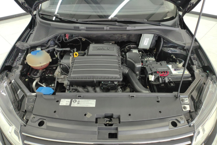 大众 桑塔纳 2016款 1.6L 手动风尚版机舱底盘24