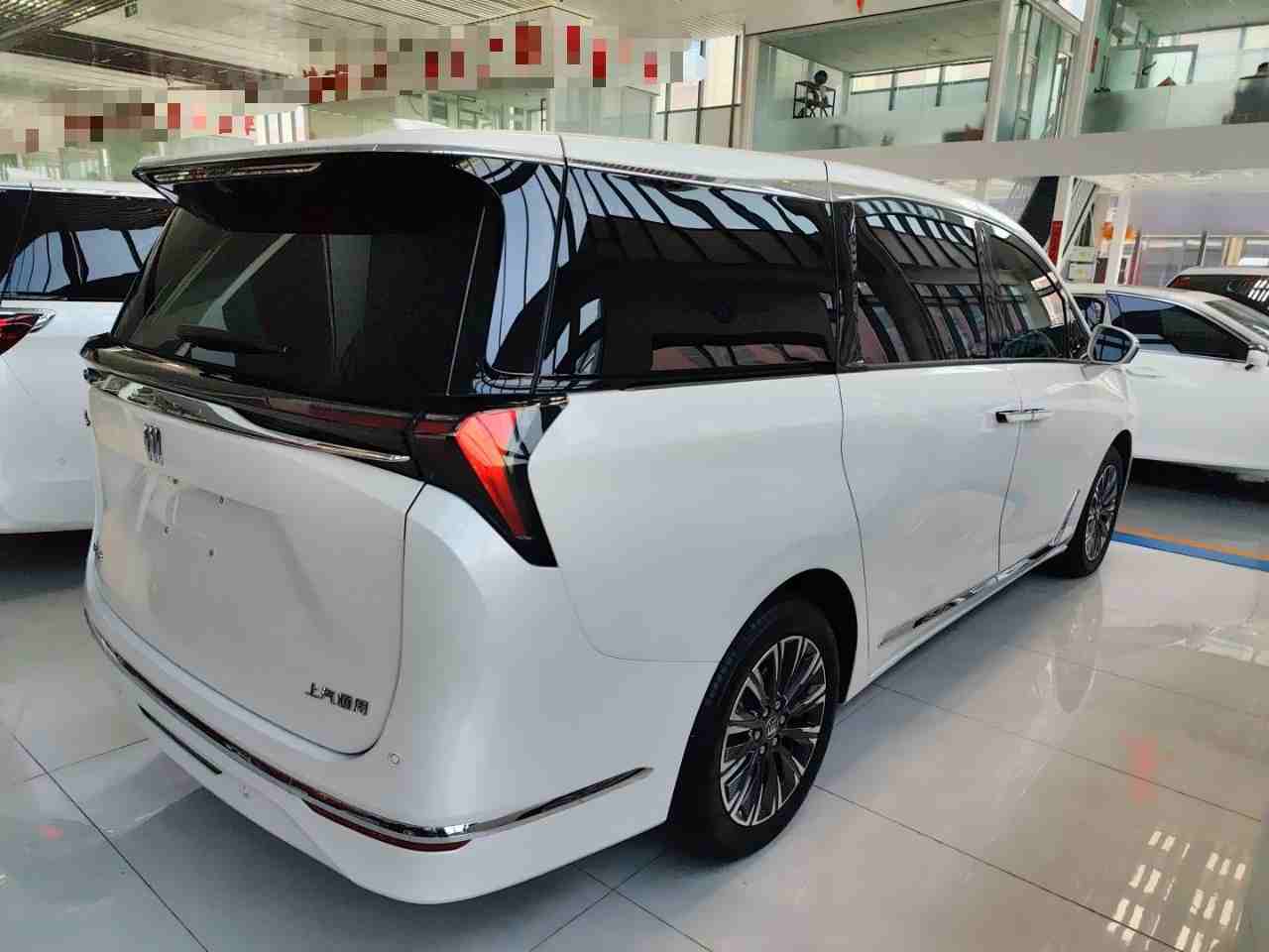 车辆右后45度外观展示