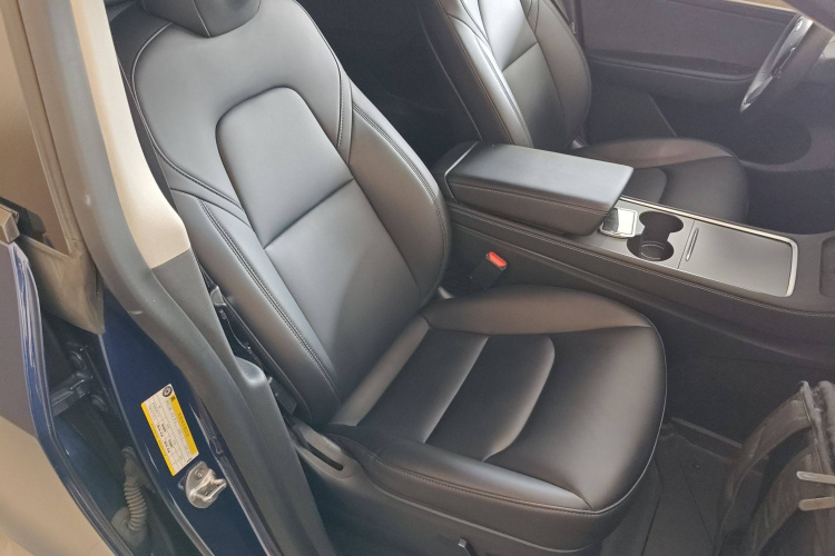 特斯拉 Model Y 2022款 Performance高性能全轮驱动版中控内饰41