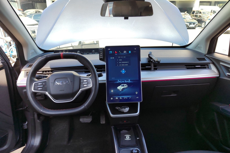 哪吒汽车 哪吒V 2021款 长续航娱乐版升级型中控内饰7002