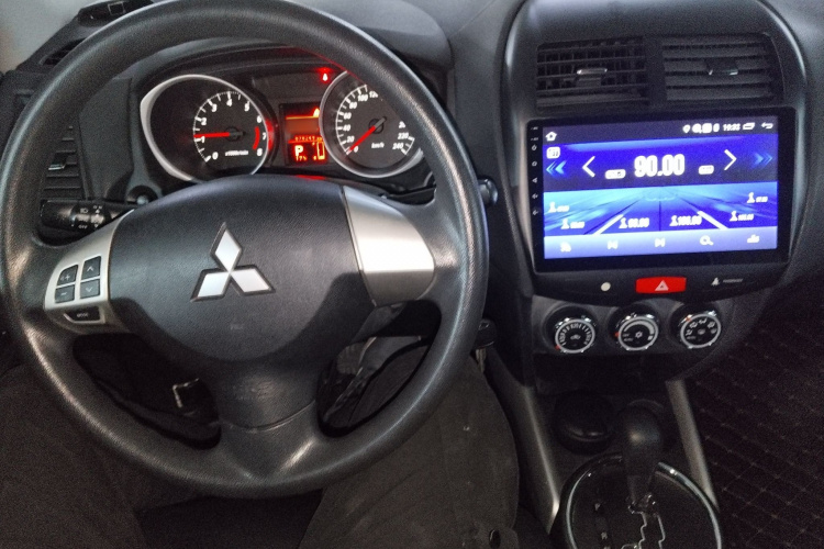 三菱 劲炫ASX 2013款 2.0L CVT两驱精英版中控内饰12