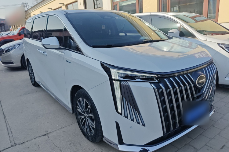 广汽传祺 传祺M8 2024款 大师系列 400T 至尊版车身外观3