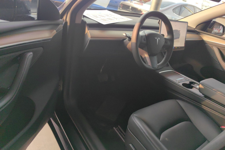 特斯拉 Model Y 2022款 改款 后轮驱动版中控内饰20