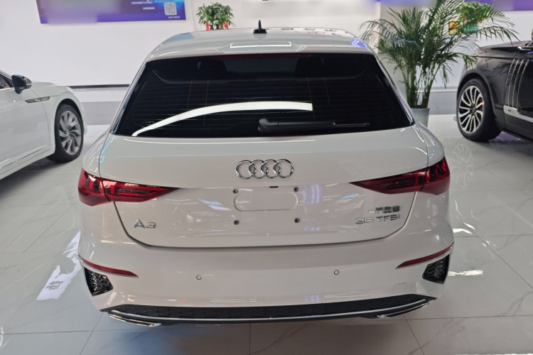 奥迪A3 2023款 改款 Sportback 35 TFSI 时尚运动型车身外观6